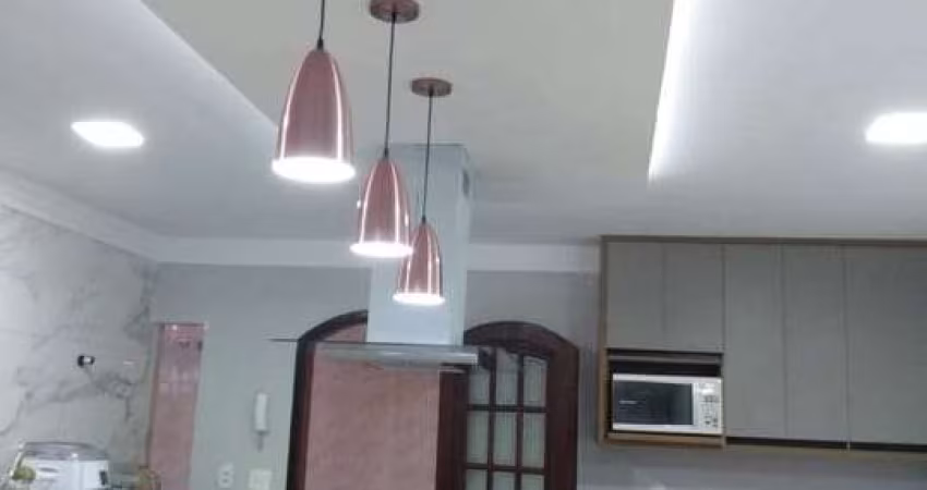 Casa ampla para venda, com 3 suítes e 6 vagas no bairro Jardim Universo em Mogi das Cruzes, São Paulo.
