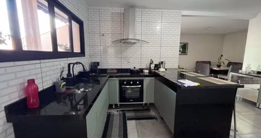 Sobrado à Venda 03 dormitórios 599.000 Vila Oliveira