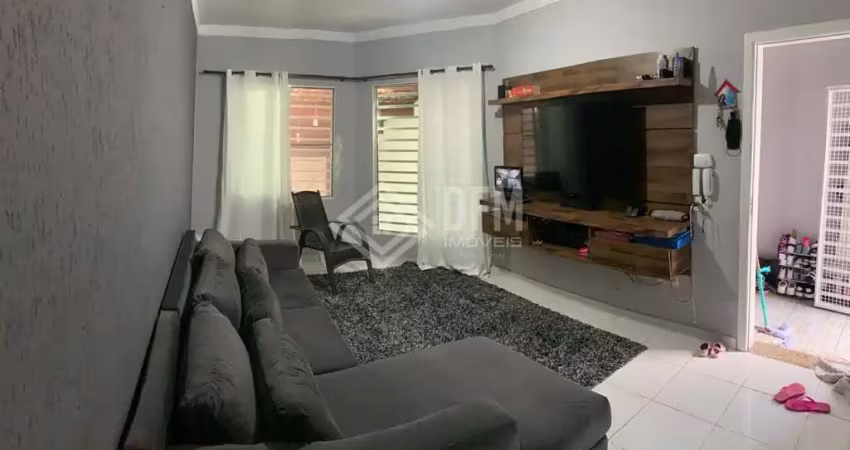 Casa com 2 quartos à venda na Avenida Francisco Ferreira Lopes - endereço referente ao bairro, 396, Vila Lavínia, Mogi das Cruzes