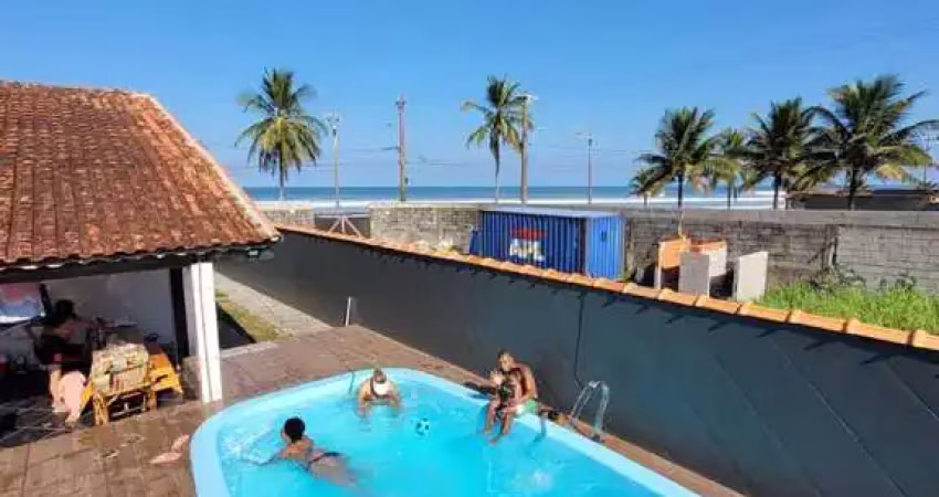 Casa com piscina a venda em frente a praia  em , mongaguá/sp