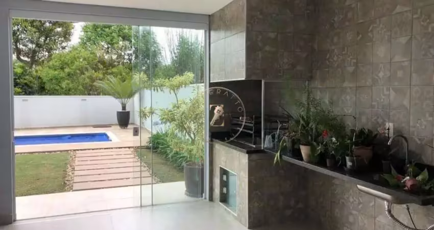 Condomínio aruã - linda casa à venda no condomínio aruã - 3 suítes, piscina e área gourmet