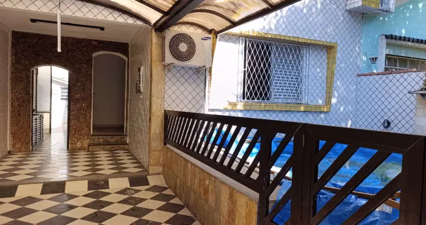 Casa com piscina e vaga para 2 carros no bairro da aparecida em santos