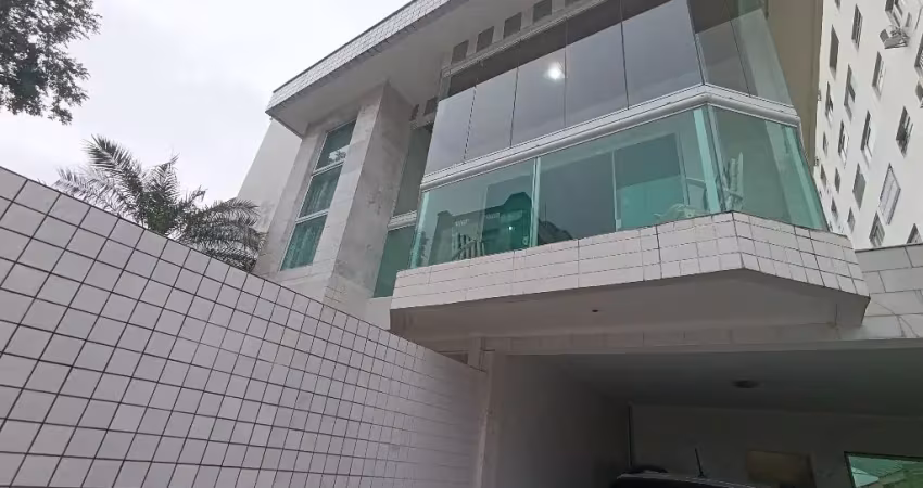 Maravilhosa sobreposta alta com 4 dormitórios 2 suíte , 2 vagas de garagem no bairro do marapé - santos