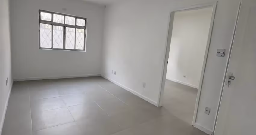 Apartamento térreo com 3 dormitórios, sendo 1 suíte, vaga de garagem no bairro macuco