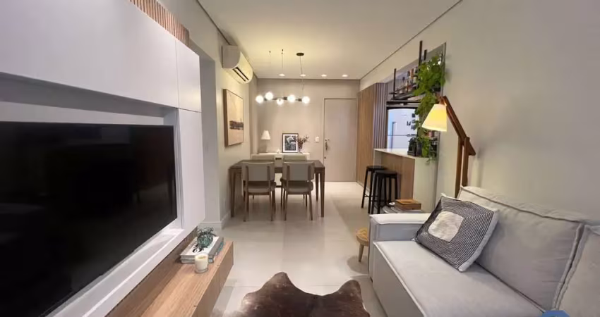 Apartamento no Centro de 2 dormitórios sendo 1 suíte, com 80m² e uma vaga.