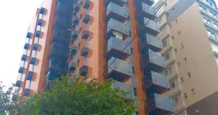 Apartamento cobertura no Centro com 5 dormitórios sendo 3 suítes e 3 vagas.