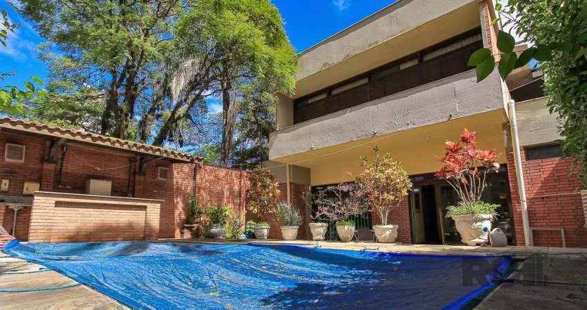 Casa 4 dormitórios à venda Petrópolis Porto Alegre/RS