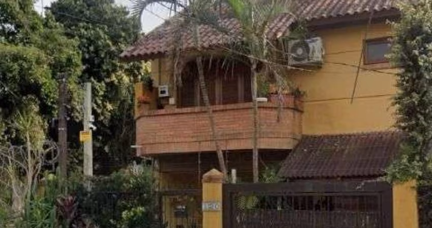 Casa Condominio em Porto Alegre, no bairro Guarujá, com 3 dormitório(s), e 3 ban