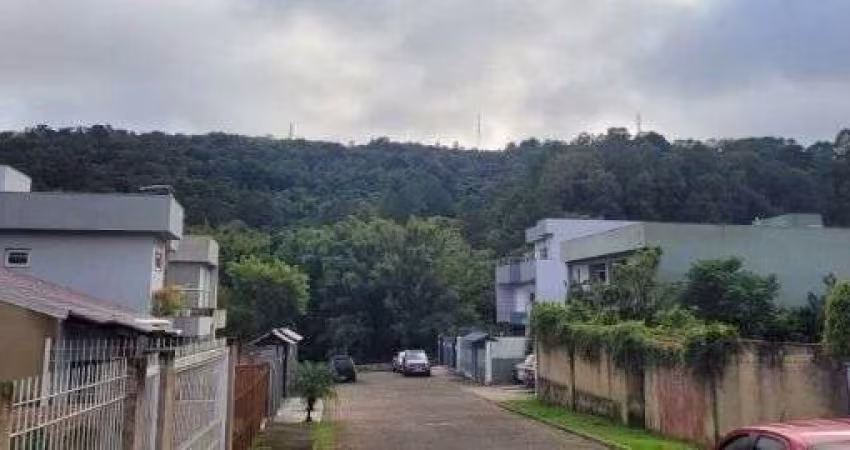 Terreno em Porto Alegre, no bairro Vila Nova, à venda.