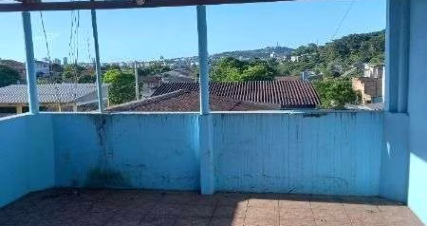 Casa em Porto Alegre, no bairro Cavalhada, com 3 dormitório(s), e 3 banheiros, à