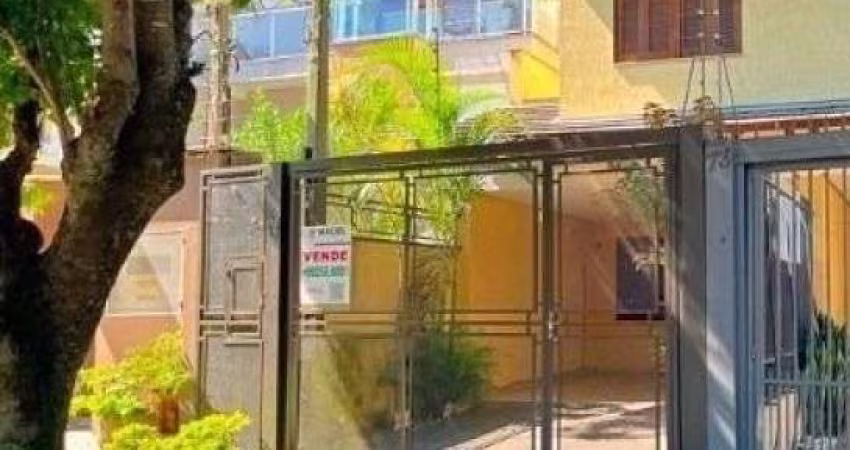 Casa em Porto Alegre, no bairro Ipanema, com 3 dormitório(s), à venda.