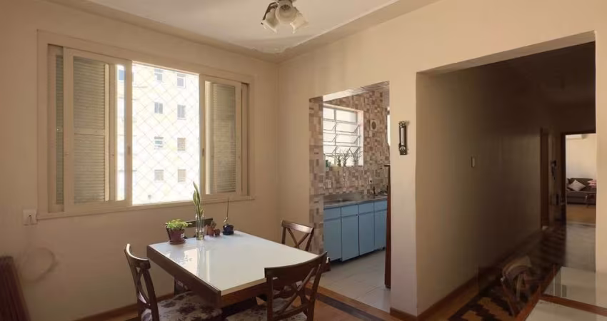 APARTAMENTO 3 DORMITÓRIOS, DE FRENTE E REFORMADO, NO CENTRO HISTÓRICO