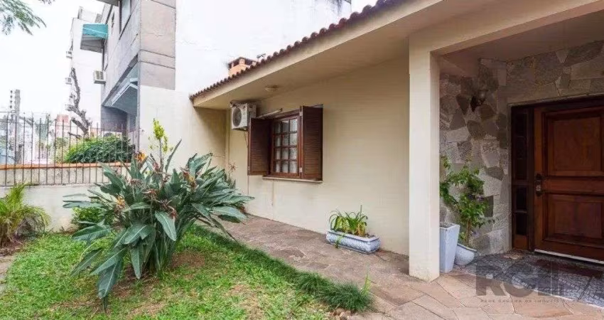 Casa 160m², 3 dormitórios, 4 vagas no bairro Cristo Redentor