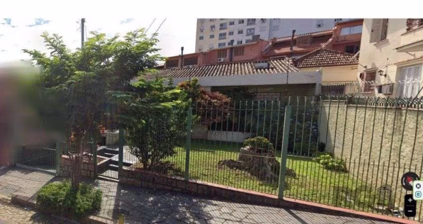 Casa 3 dormitórios no Bairro Glória, próxima a Prof. Oscar Pereira.