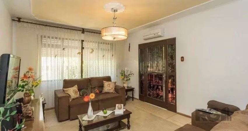 Casa de 3 dormitórios no bairro Jardim Carvalho