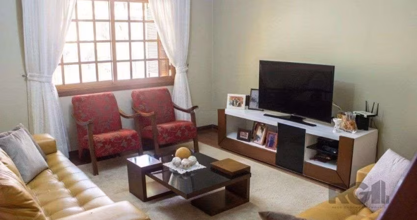 Casa 298m² - 4 dormitórios, 3 vagas na Zona Norte