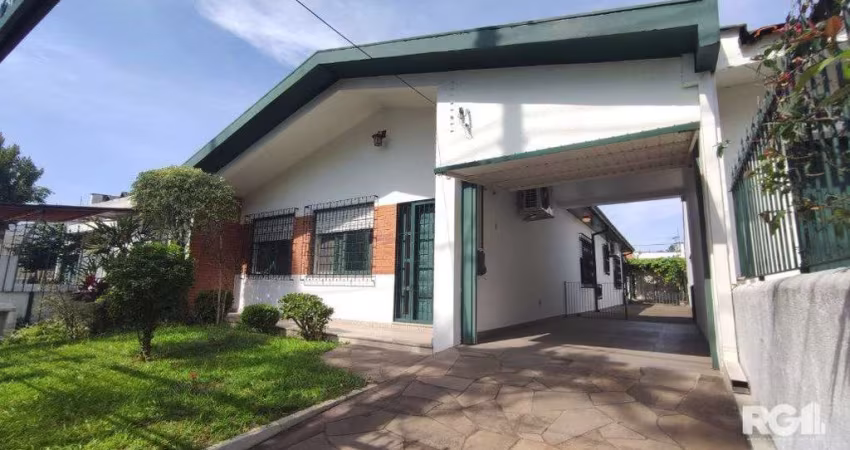 Casa Térrea à Venda na Rua Nicolau Copérnico, Bairro Sarandi - Porto Alegre
