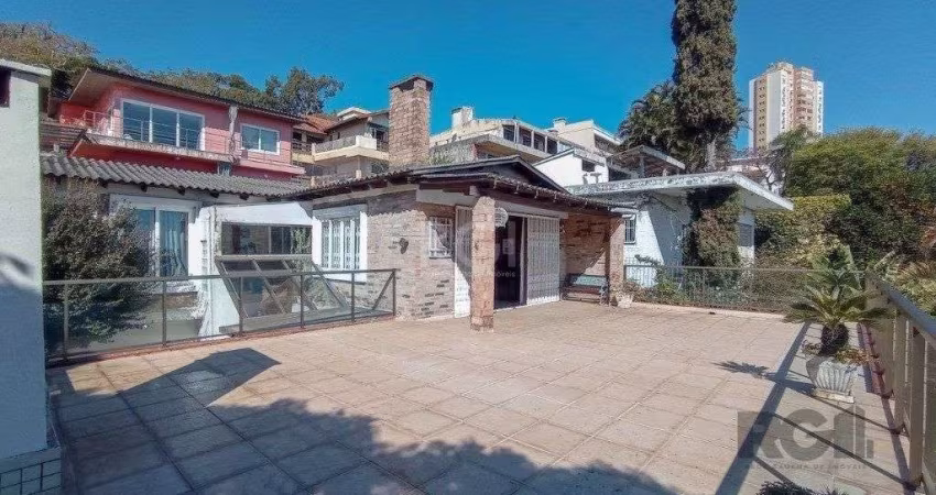 Casa para venda com 4 dormitórios no bairro Cristal