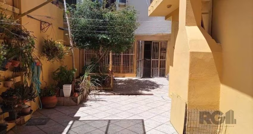 Casa 4 dormitórios no bairro Vila Ipiranga