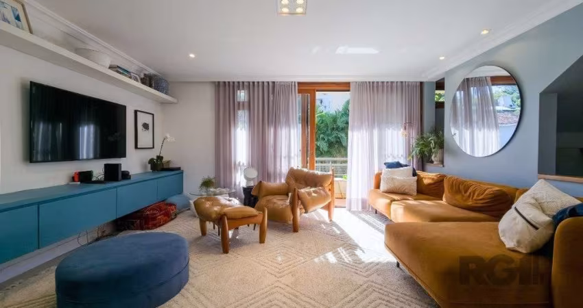 Excelente casa em condomínio de 03 dormitórios sendo 01 suíte totalmente reforma