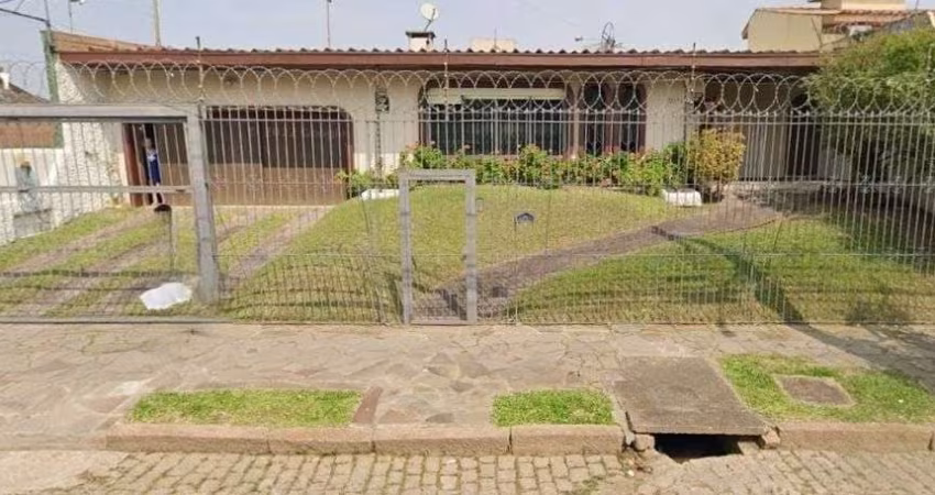 Casa com 4 dormitórios no Bairro Guarujá