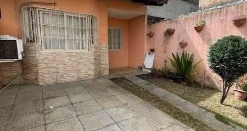 Casa em Porto Alegre, no bairro Hípica, com 2 dormitório(s), e 2 banheiros, à ve
