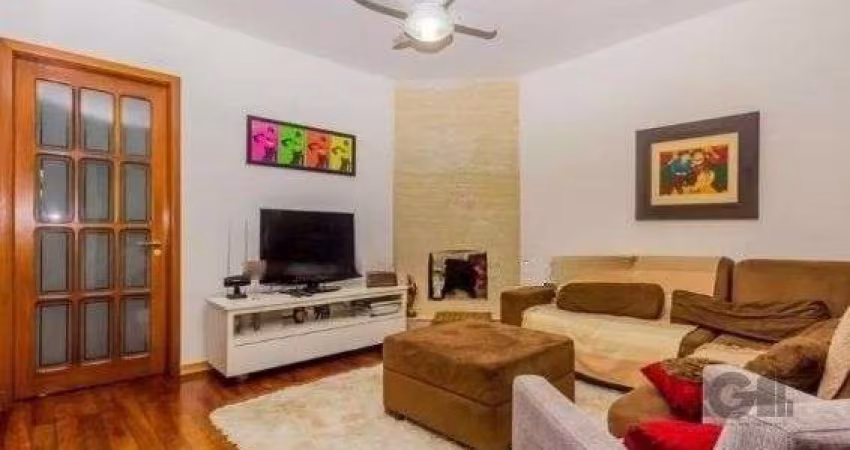 Casa com 7 Quartos e 6 vagas à Venda, 470 m² no Bairro Petrópolis