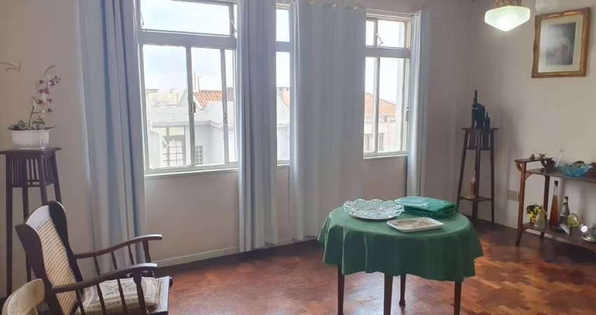 Apartamento de 3 quartos no bairro Independência em Porto Alegre