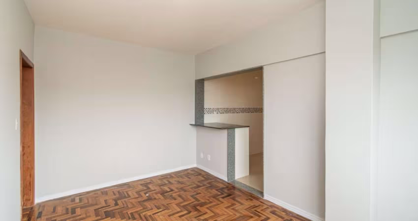 Apartamento 2 dormitorios, no Menino Deus reformado e DESOCUPADO