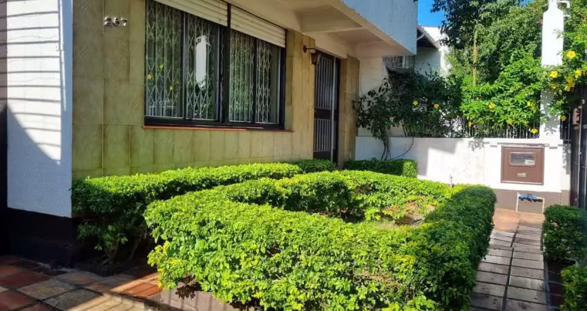 Casa com 3 quartos à venda na Avenida São Sebastião, 287, Nonoai, Porto Alegre