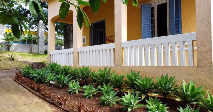Casa Centenária no Bairro Belém Velho Residencial/Comercial