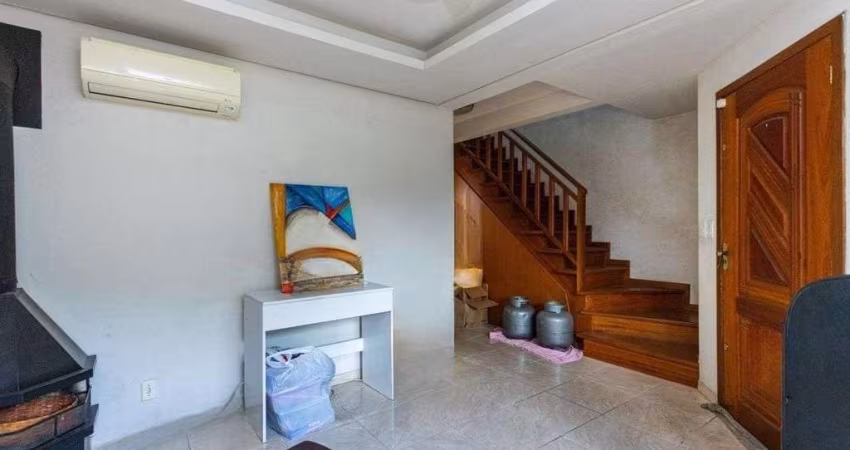 Casa de 3 dormitórios no Bairro Lomba do Pinheiro - Porto Alegre