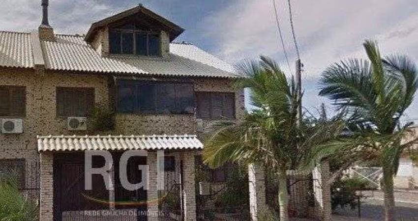 Sobrado para Venda - 130m², 3 dormitórios, sendo 1 suites, 2 vagas - Protásio Al