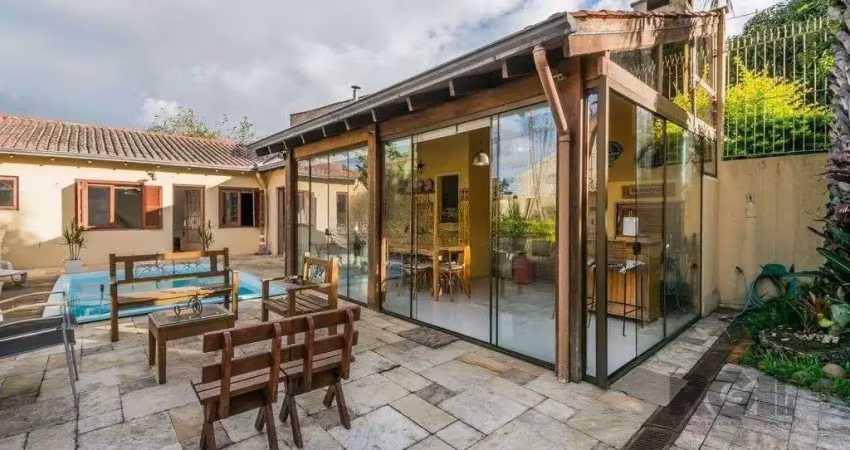Casa 279m² - 4 dormitórios, 3 vagas no bairro santa tereza