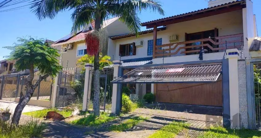 Lindíssima e confortável casa com 3 quartos, piscina e 3 vagas no parque santa f