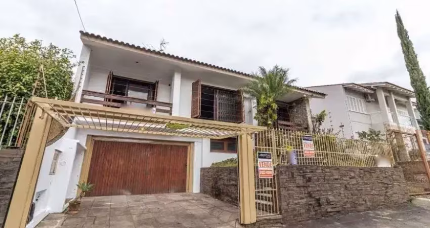 Casa / 3 dormitórios / 1 suíte / 3 vagas / churrasqueira / piscina / jardim plan