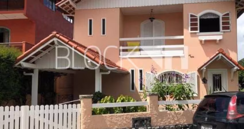 Casa em condomínio fechado com 5 quartos à venda na Rua Orlando de Souza, --, Quitandinha, Petrópolis