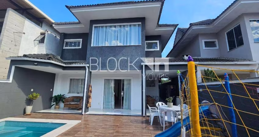 Casa em condomínio fechado com 4 quartos à venda na Rua Thays Pessoto, --, Vargem Pequena, Rio de Janeiro