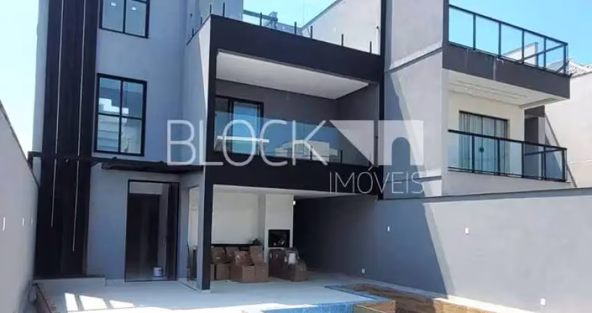 Recreio dos Bandeirantes | Casa de Condomínio 5 quartos, sendo 5 suites