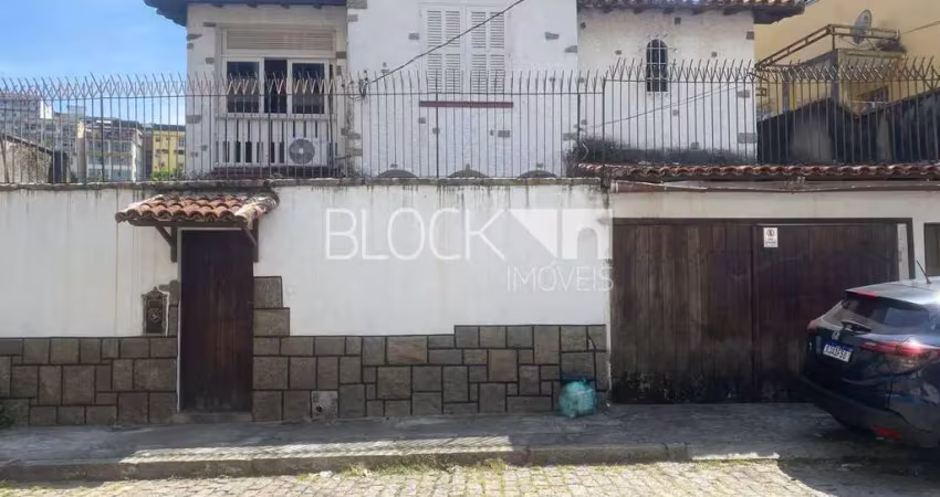 Tijuca | Casa 6 quartos, sendo 2 suites