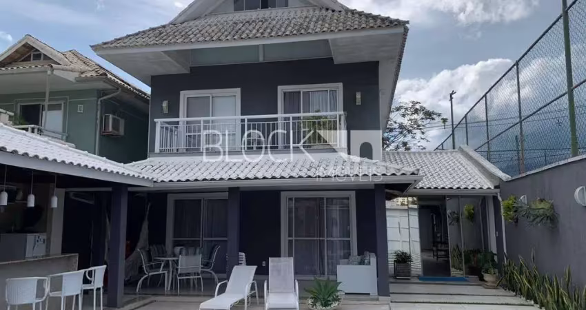 Recreio dos Bandeirantes | Casa de Condomínio 4 quartos, sendo 4 suites