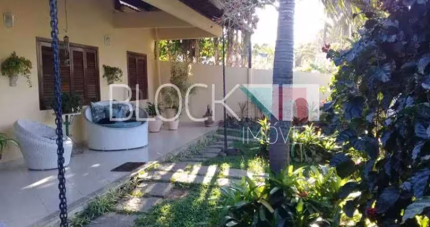 Vargem Pequena | Casa 4 quartos, sendo 2 suites