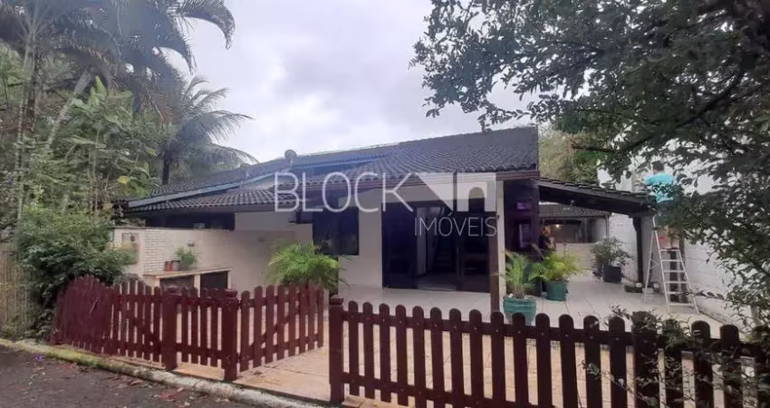 Vargem grande | casa de condomínio 3 quartos, sendo 2 suites