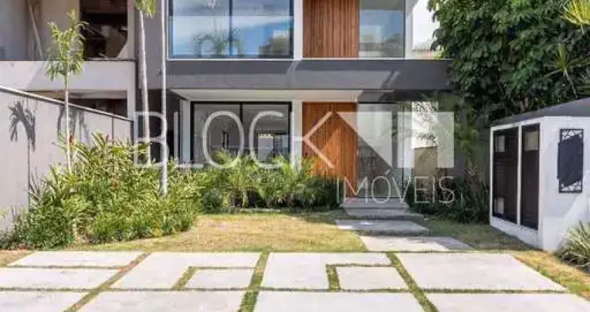 Barra da tijuca | casa de condomínio 4 quartos, sendo 4 suites
