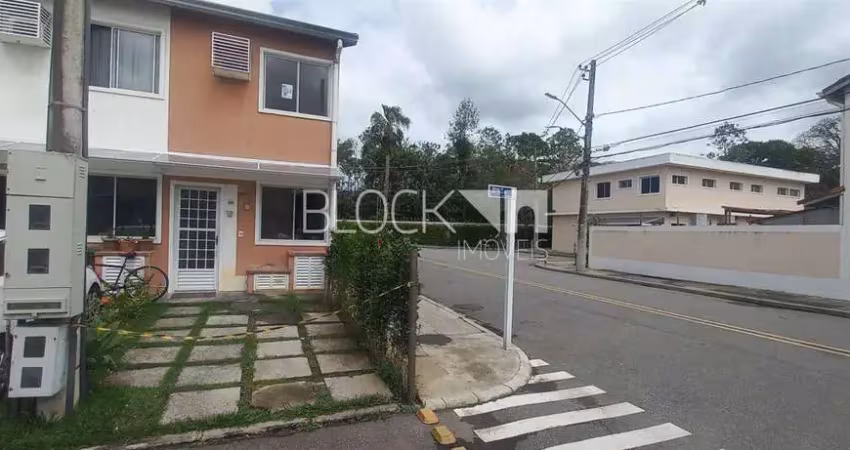 Vargem pequena | casa de condomínio 2 quartos, sendo 1 suite
