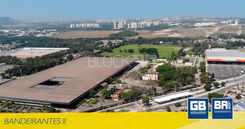 Barracão / Galpão / Depósito para alugar na Estrada dos Bandeirantes, --, Taquara, Rio de Janeiro