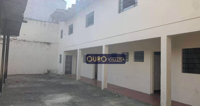 Galpão com 706m²