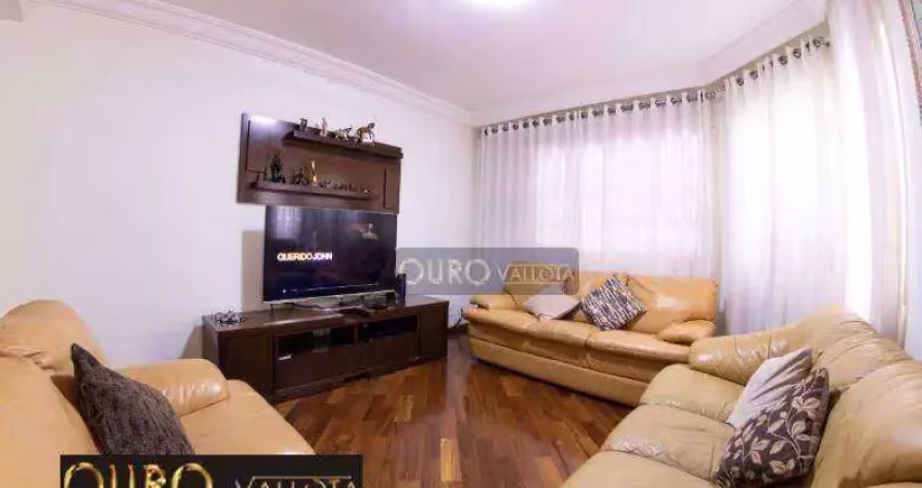 Sobrado com 3 dormitórios, 2 vagas de garagem em excelente localização