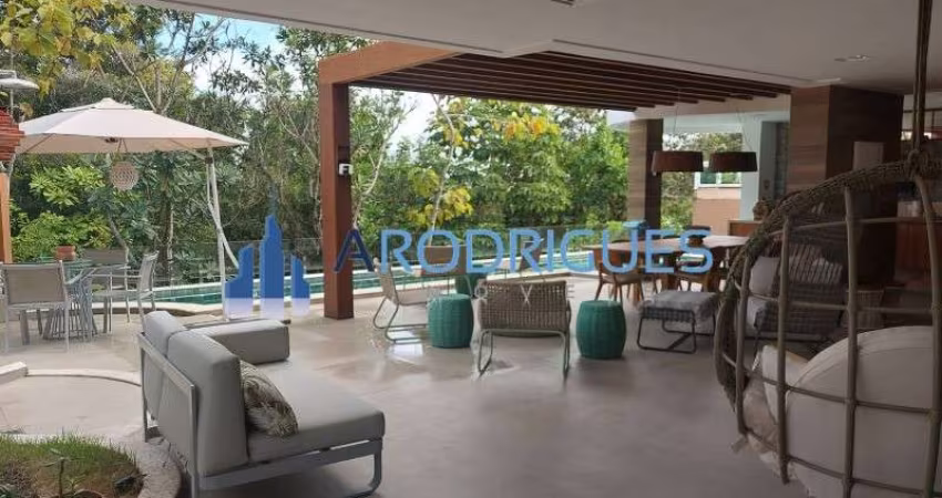 Imperdível Casa à Venda em Condomínio de Alto Luxo no Alphaville 1, Salvador-BA: 6 Quartos, 5 Suítes, 4 Salas, 7 Banheiros, 5 Vagas, 880m2. Aproveite!