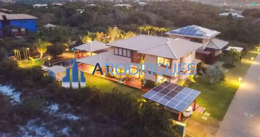 Casa belíssima à venda em praia do forte - 5/4, sendo 5 suítes, toda mobiliada e decorada!